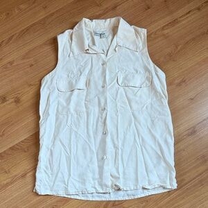 Ann Taylor Women’s Cream Sleeveless Button Down Shirt